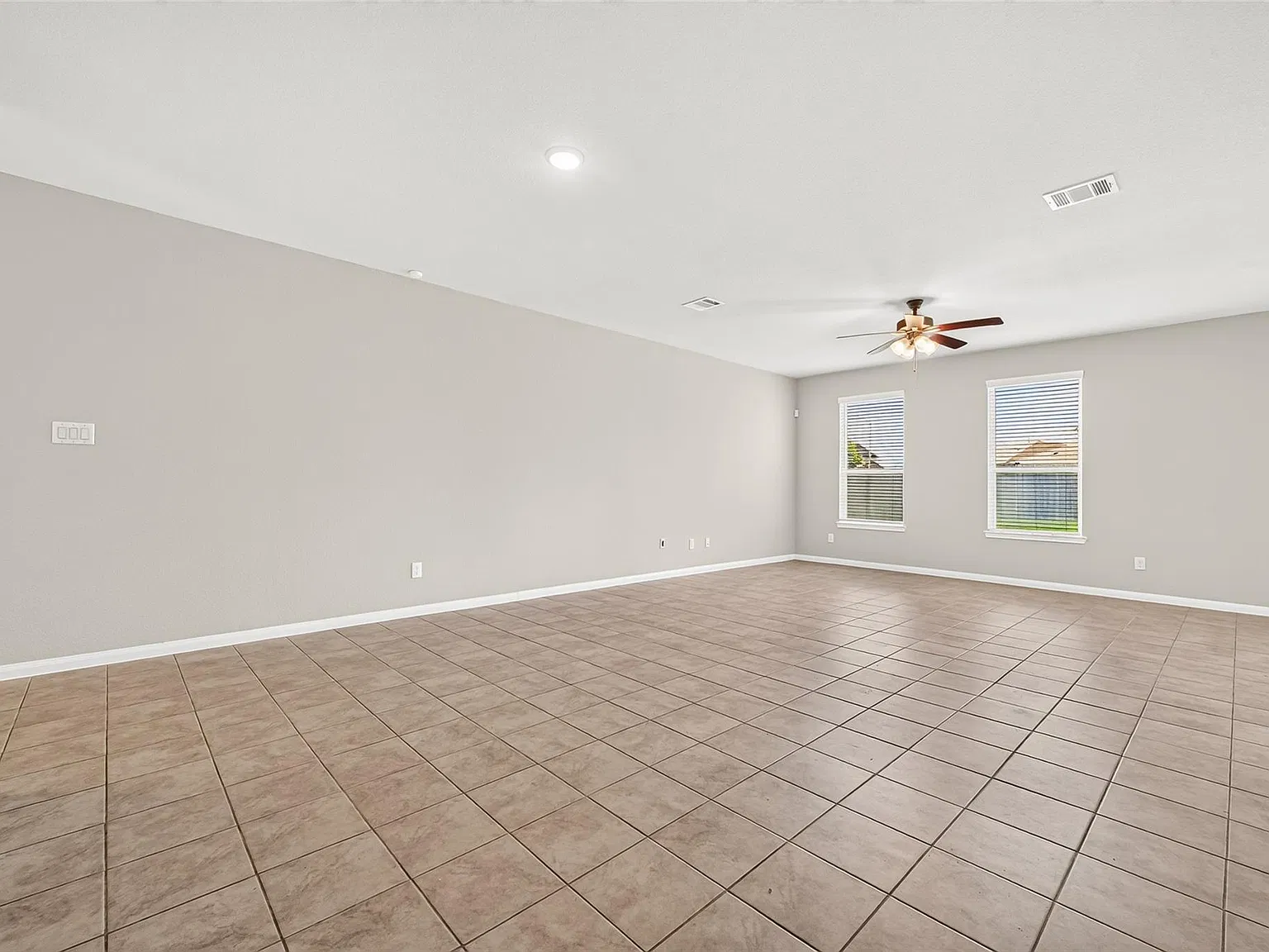 3 bed, 2.5 bath, 2500 sqft, $2,575 — Photo 4