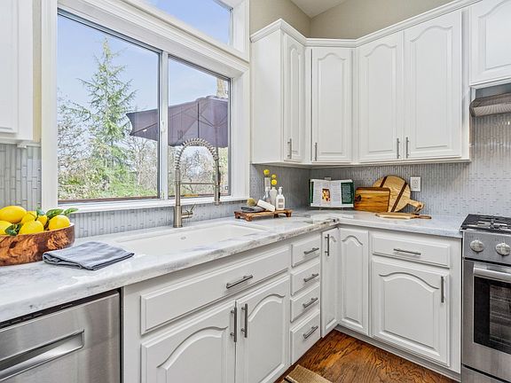2nd image of 4151 Hensley Cir