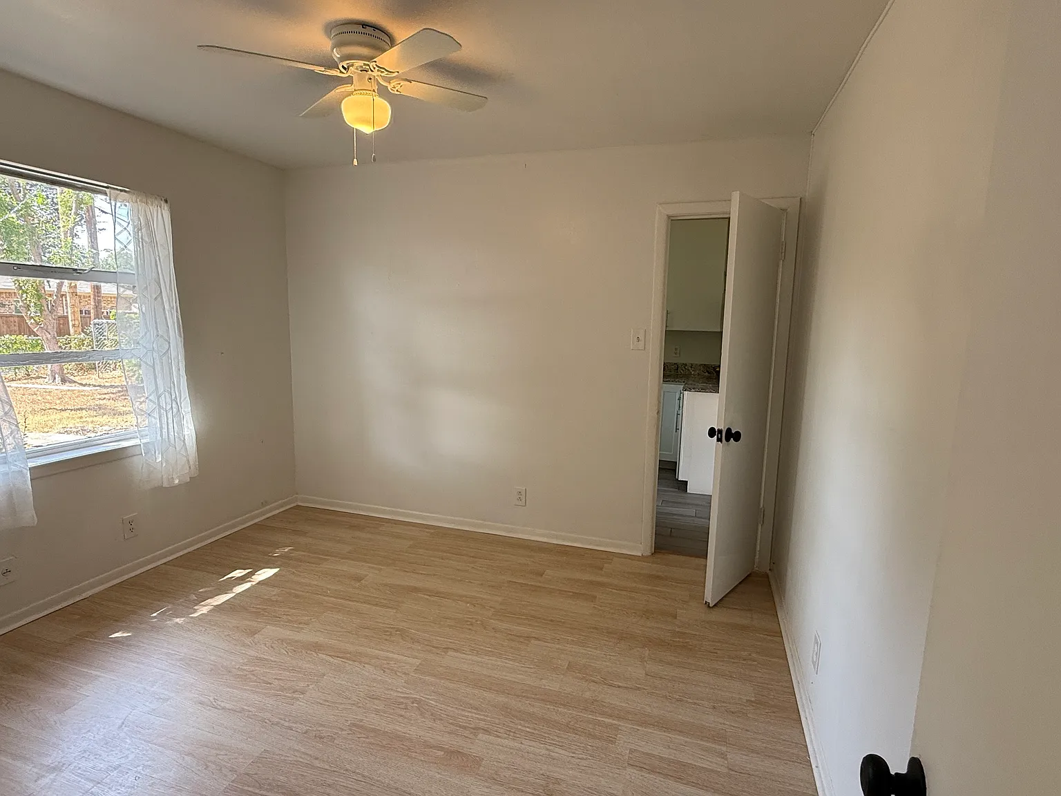 3 bed, 1009 sqft, $2,000 — Photo 3