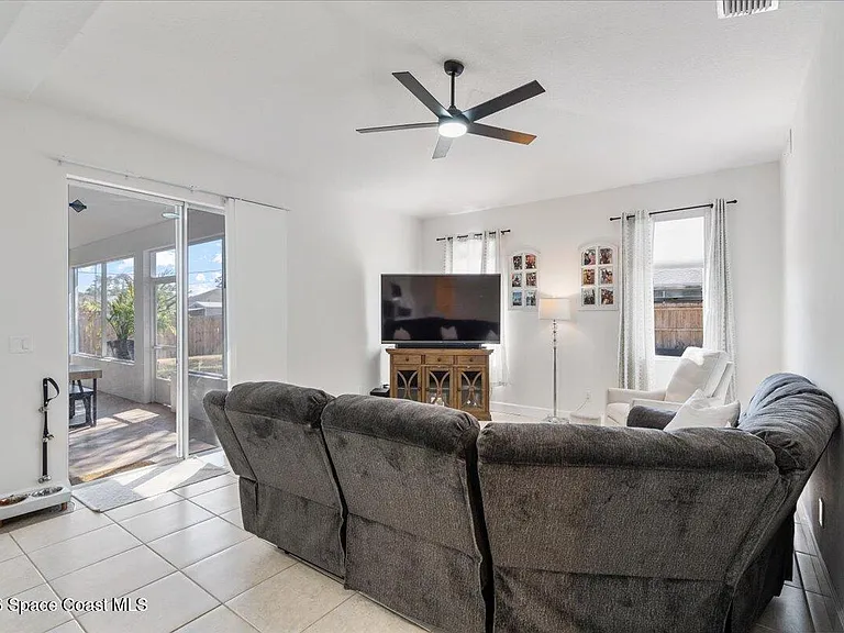 356 Olster St SW — Photo 18