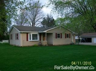 23 Carter Dr, Oakwood, IL 61858