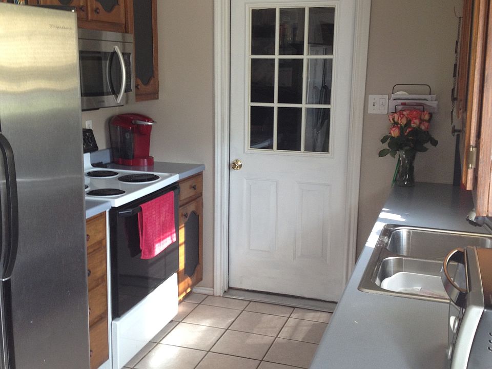 2nd image of 1104 Lemon Dr