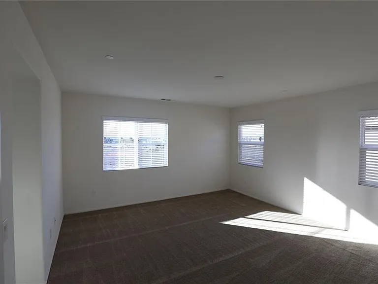 2119 Lavender Ln — Photo 7