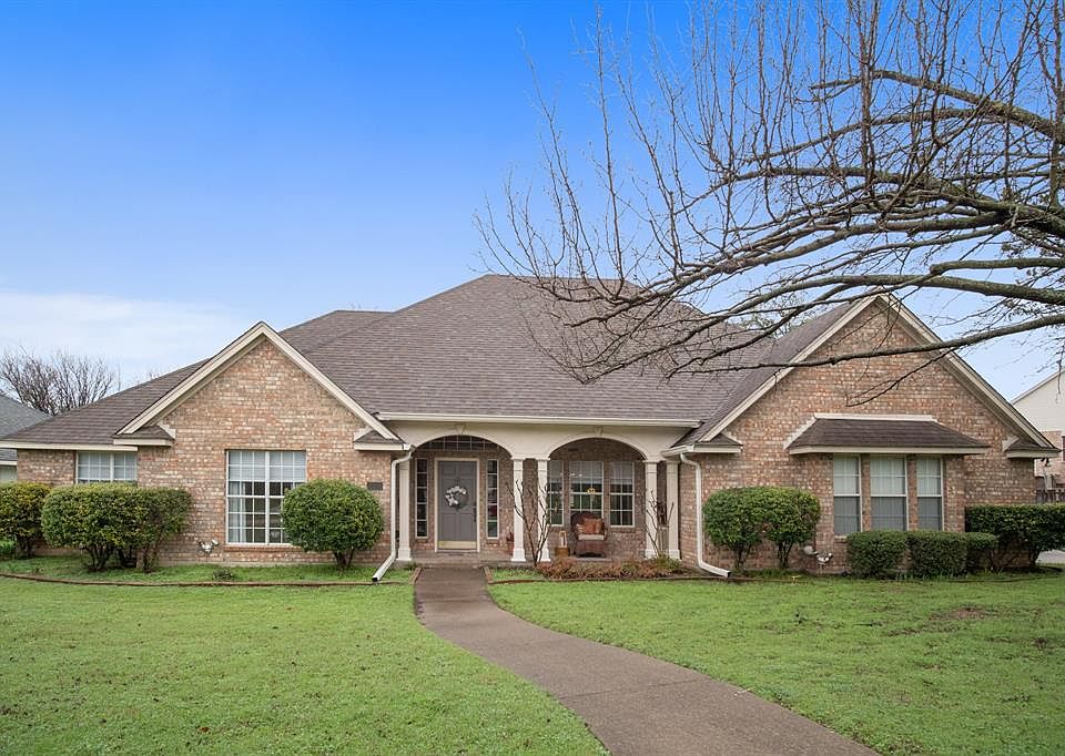 1st image of 804 Cedarwood Dr