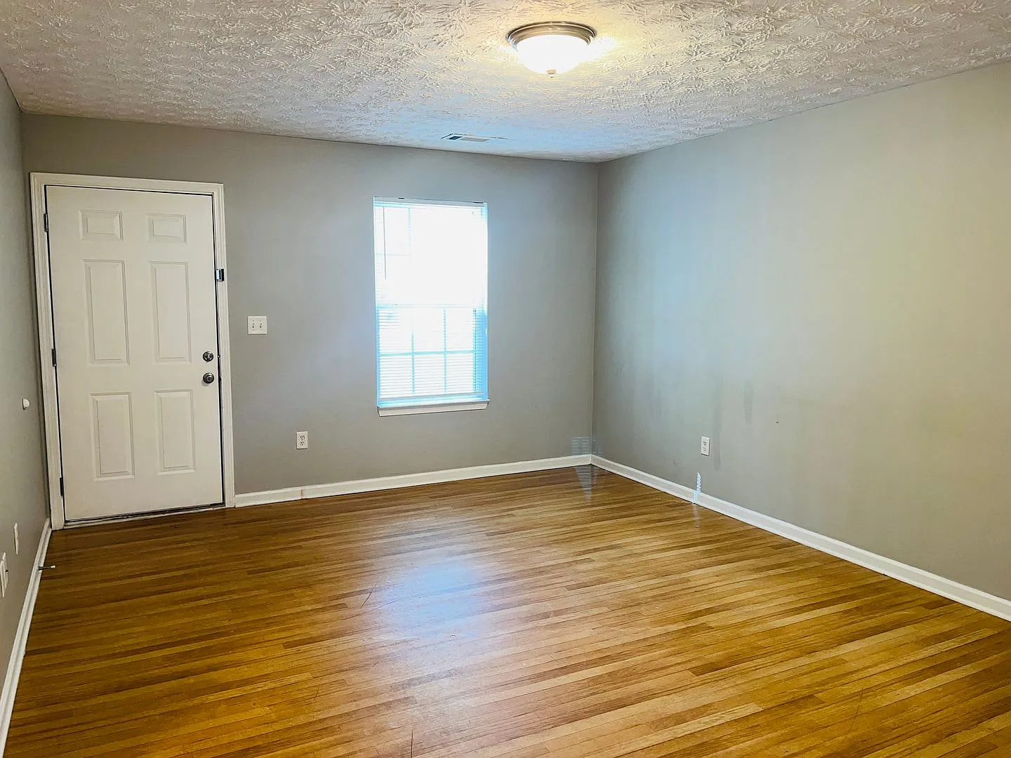 105 Granite St — Photo 2