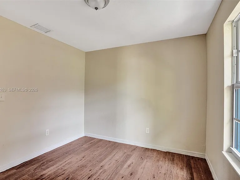 727 22nd St #A — Photo 16