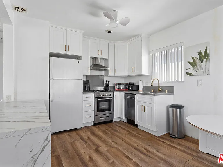 41 Westminster Ave — Photo 8