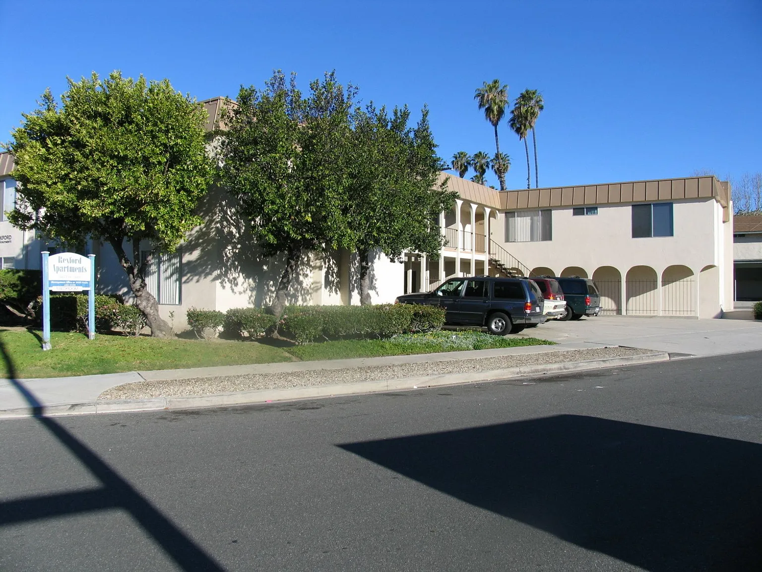Wonderful 2 Bedroom 2 Bath Upstairs End Unit — Photo 3