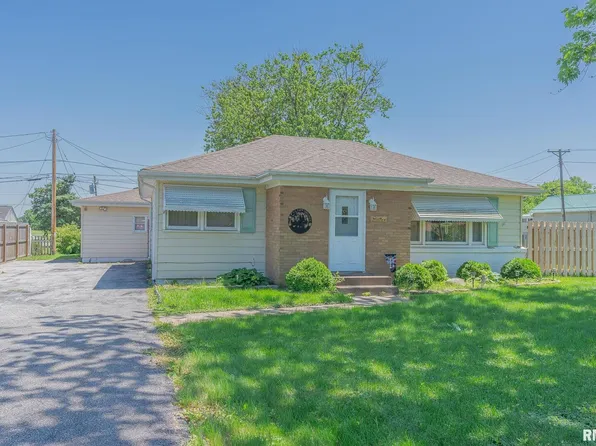 8 Suburban Hts, Milan, IL 61264