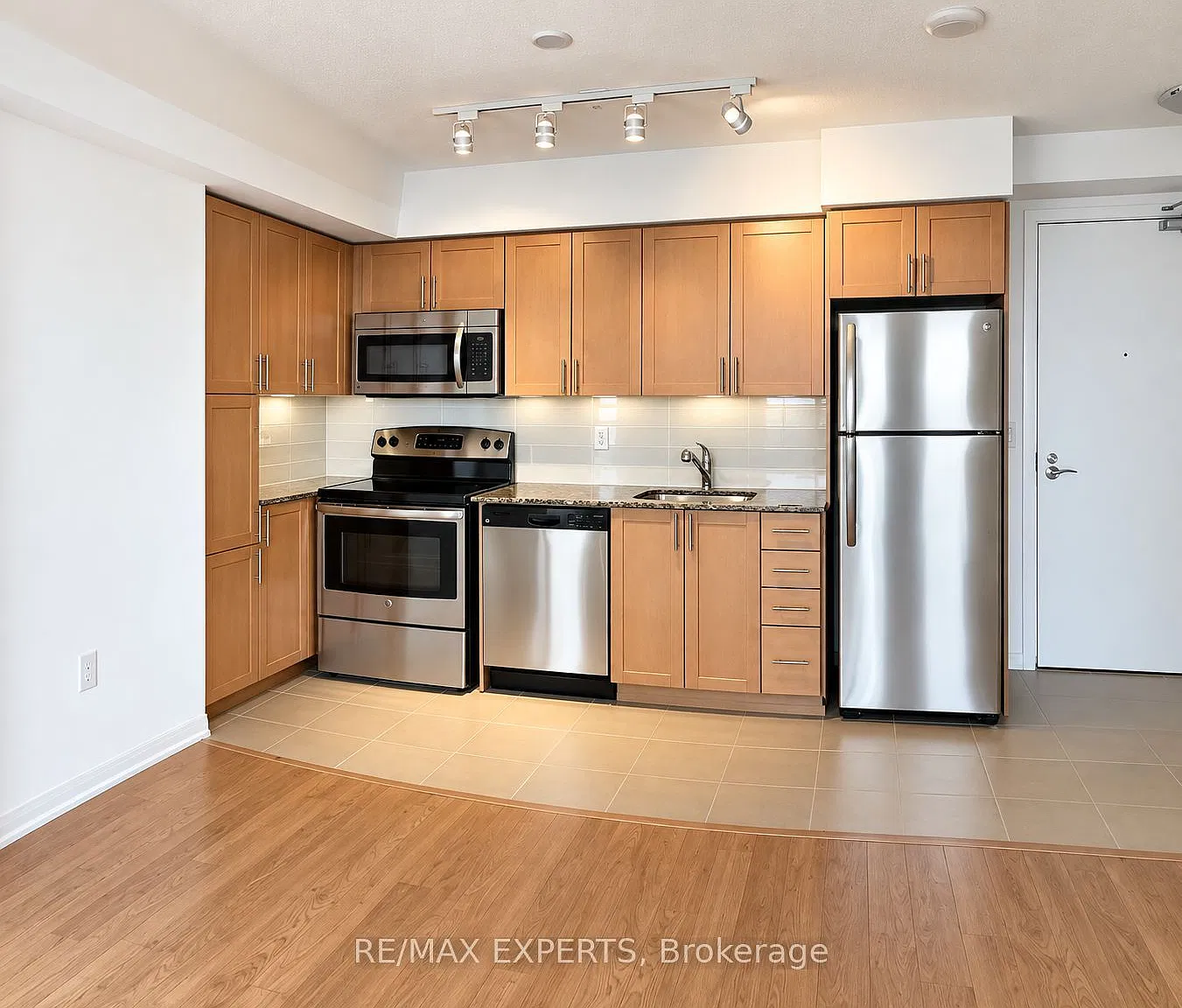 3 bed, $1,350 — Photo 4