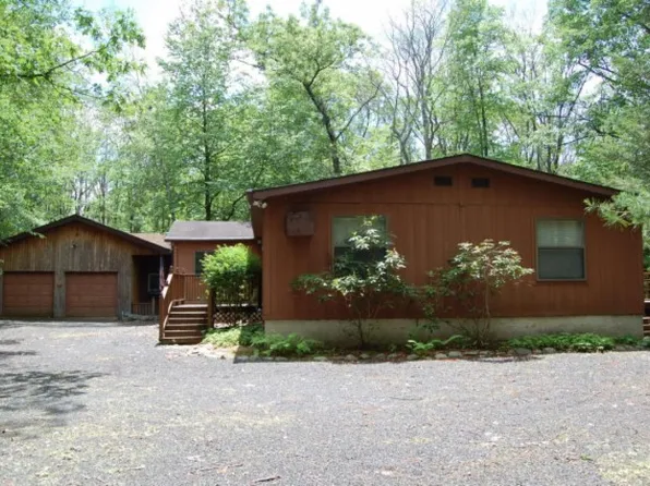 3175 Pocono Dr, East Stroudsburg, PA 18302