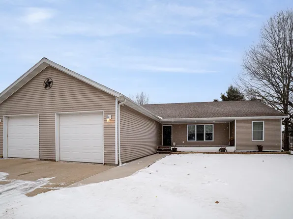 1002 Iberian Dr, Lake Isabella, MI 48893