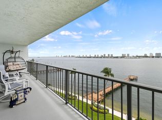3040 Lake Shore Dr APT 705, Riviera Beach, FL 33404