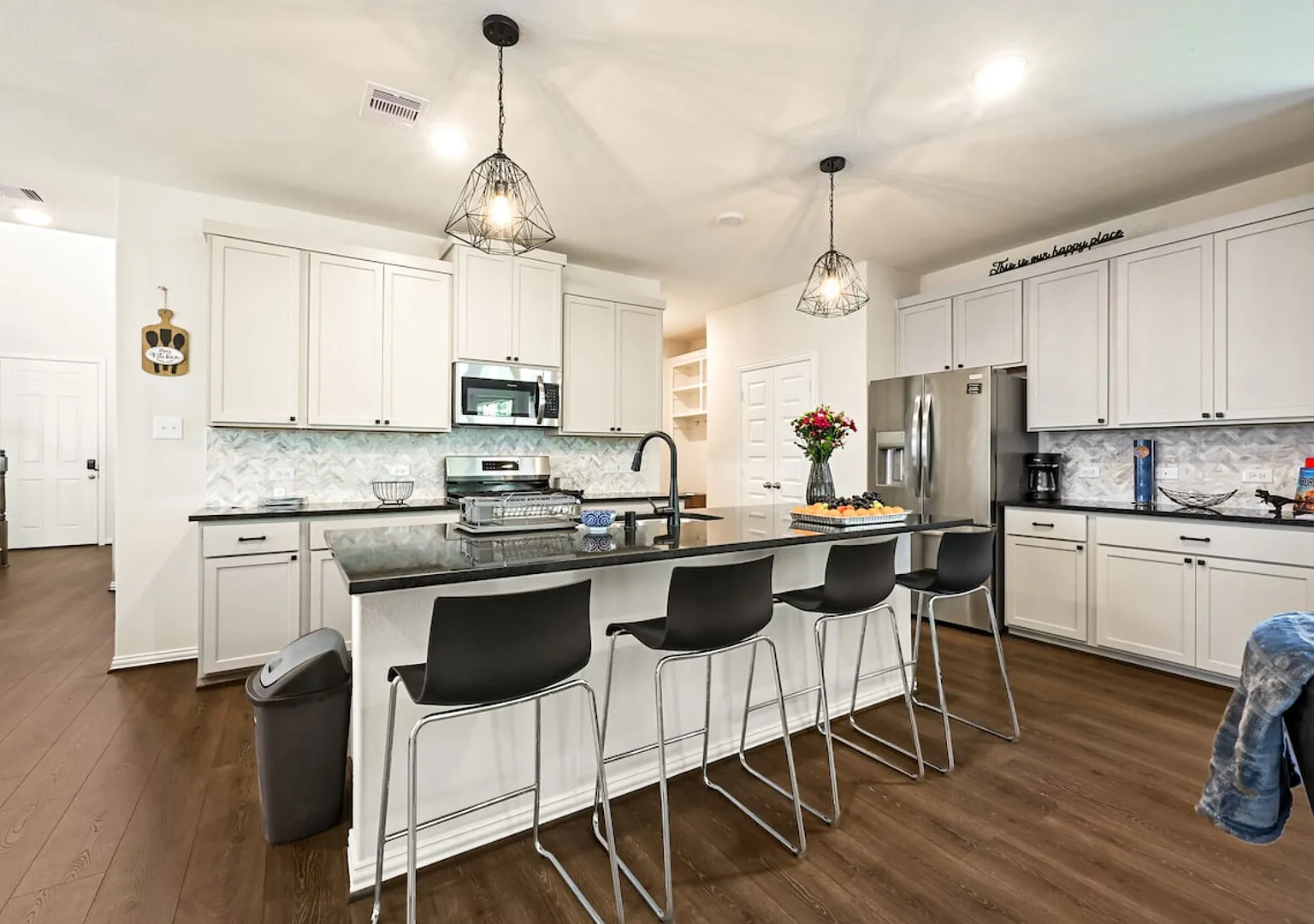 Luxury 4BR 3BA - Peaceful Forest Retreat — Photo 4