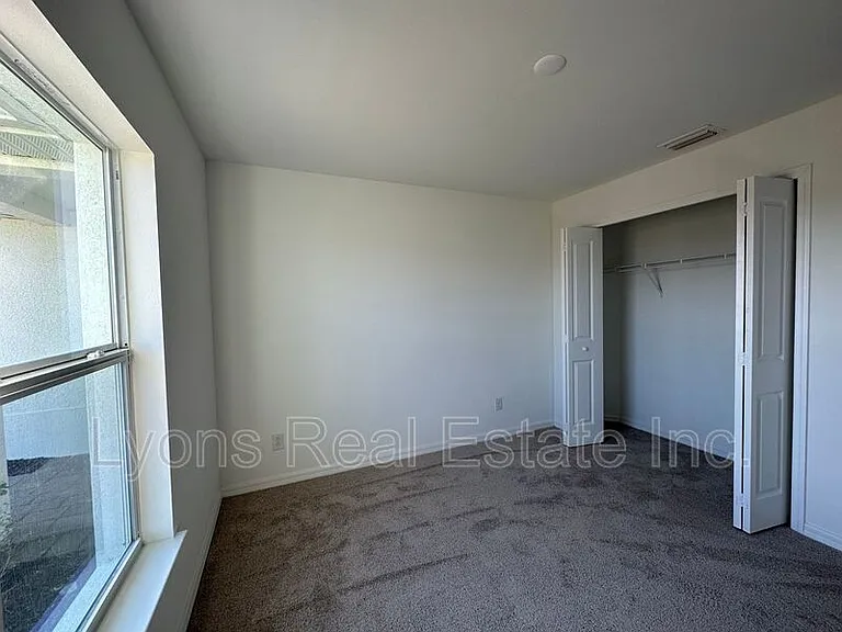 2604 NW 8th Pl — Photo 7