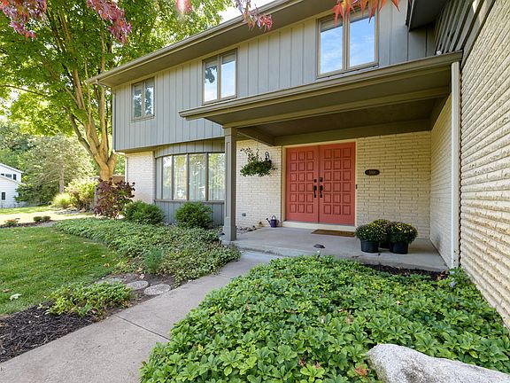 3rd image of 5148 Mapleridge Dr
