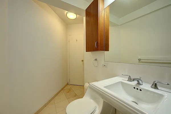 Rented by Akam Sales and Brokerage | media 21