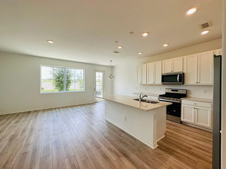 785 Benoi Dr — Photo 6