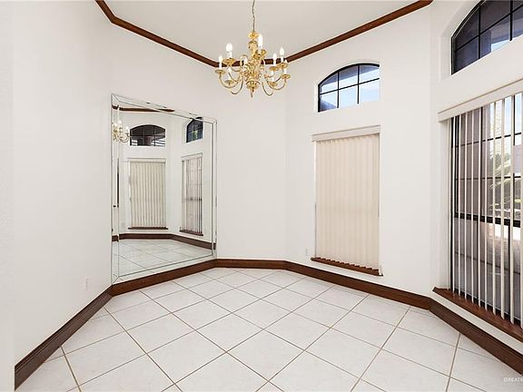5th image of 2214 Red River Dr