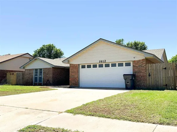 1612 NW 80th St, Lawton, OK 73505