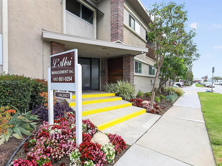 2425 Carson St #22 — Photo 2