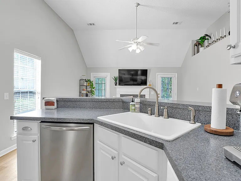 115 Sunrise Ln — Photo 12
