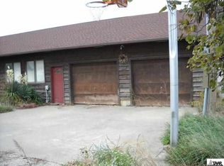 1216 E 245th St, Lyndon, KS 66451