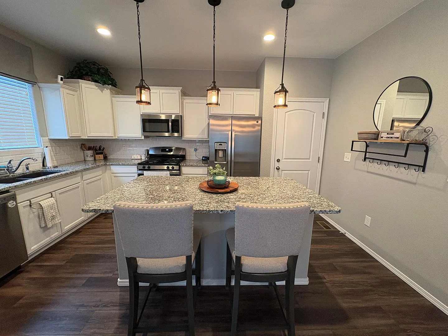 3 Bed 3 bath house off of N Carefree! — Photo 3
