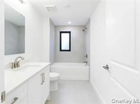 33-01 213th Street image 4 of 7