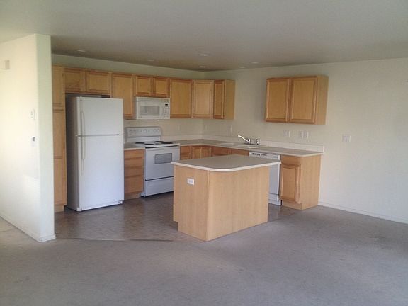 2nd image of 2015 SW Canyon Dr #2015