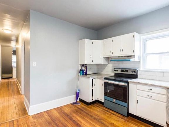 3rd image of 2132 E Cumberland St #2