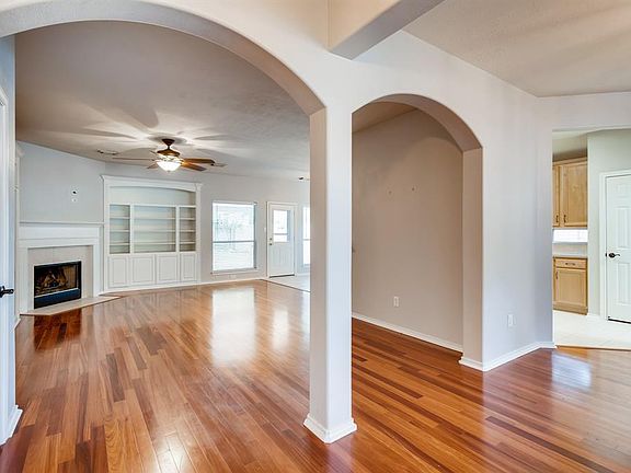3rd image of 24519 Scottsbury Ct