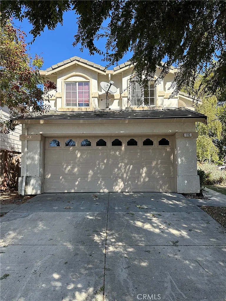4 bed, 2.5 bath, 1794 sqft, $4,400 — Photo 1
