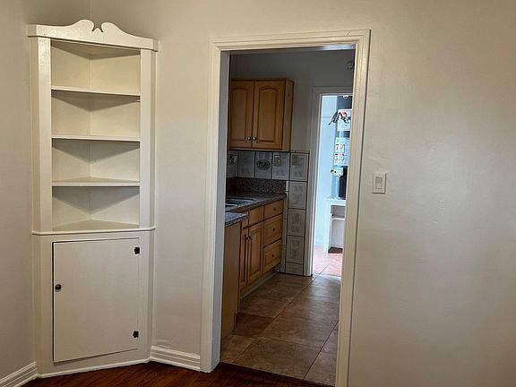 3rd image of 320 E Norwood Pl #320