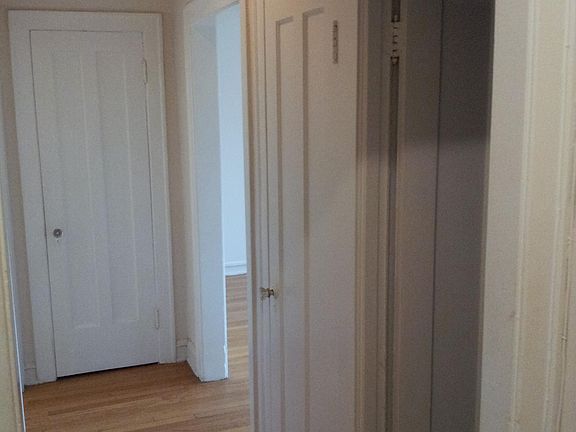 5th image of 1904 W Argyle St #1