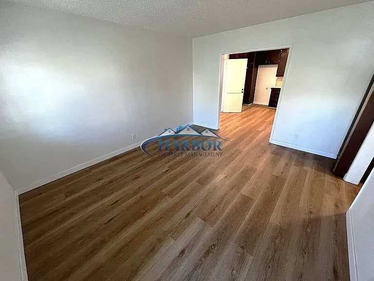10019 S Felton Ave — Photo 5