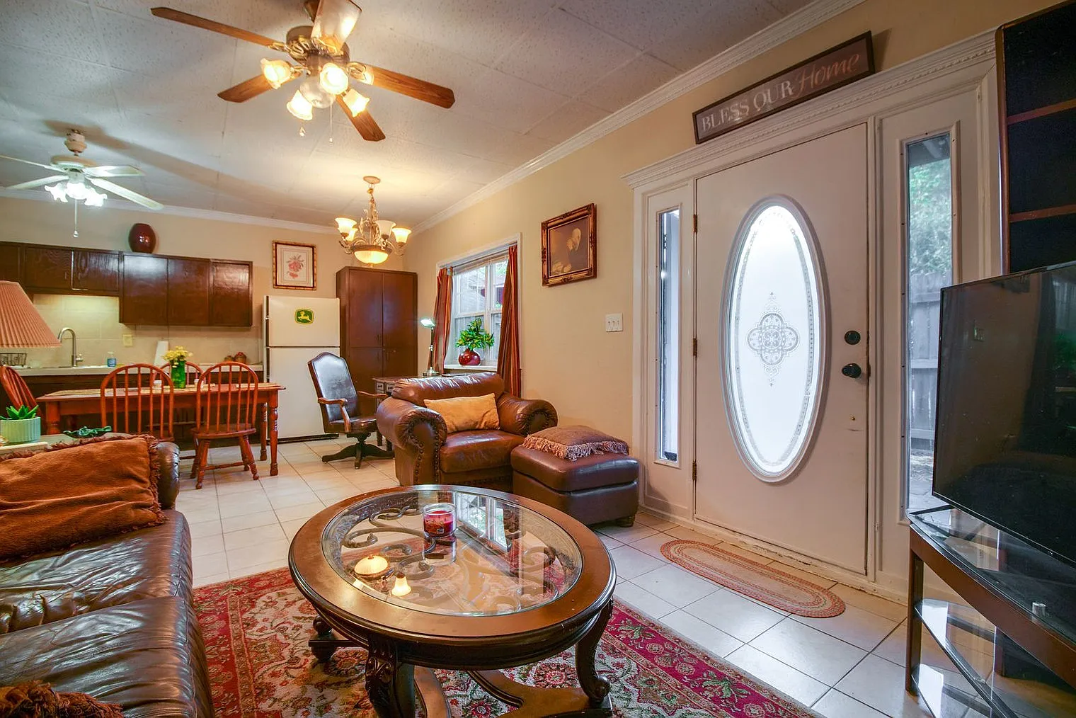 1 bed, 1.0 bath, 796 sqft, $1,290 — Photo 3