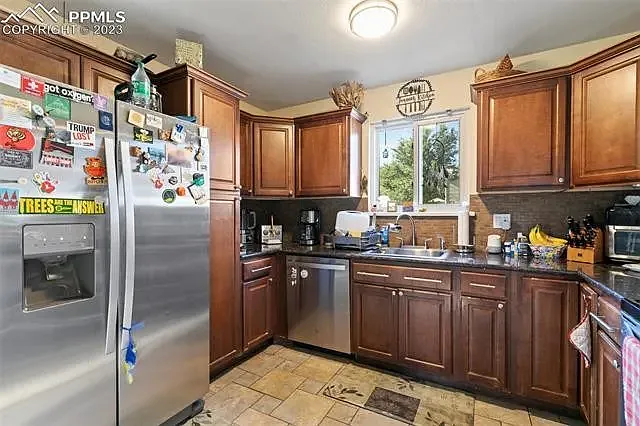 3905 Red Cedar Dr — Photo 4