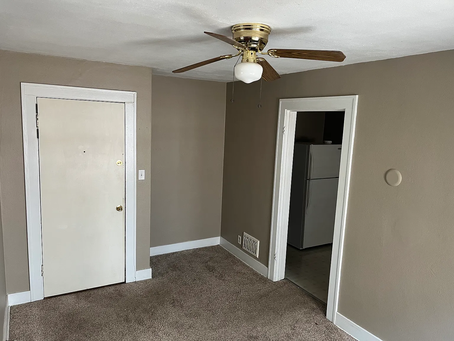1 bed, $990 — Photo 2