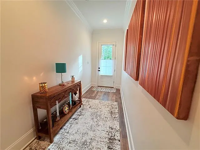 3 bed, 2.5 bath, 2202 sqft, $5,000 — Photo 2
