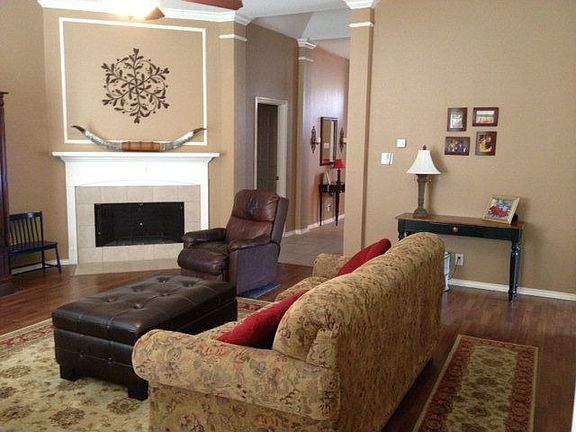 4th image of 1735 Oak Gln