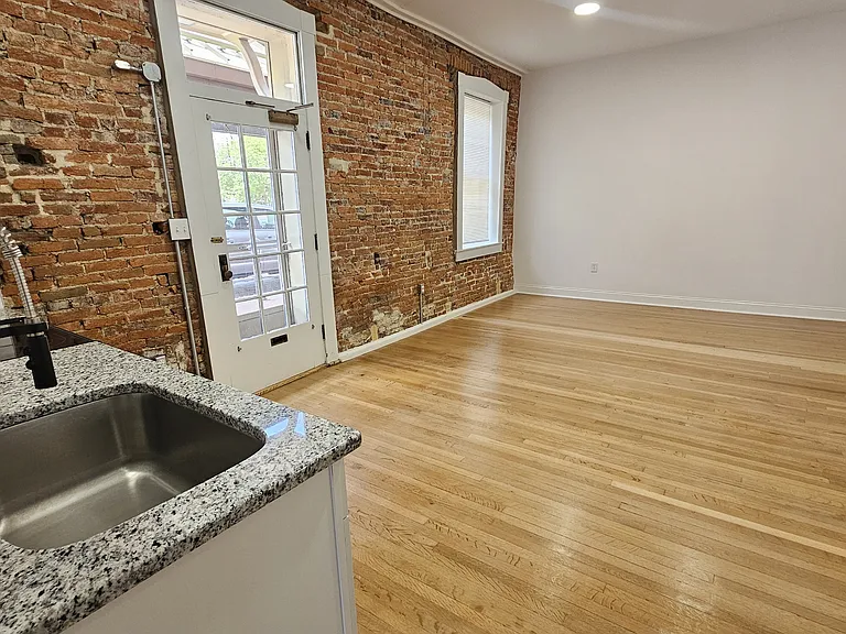 5 Delta St — Photo 3