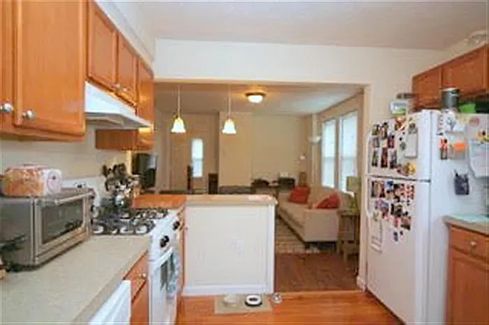 Building Photo - 397 Columbia St #3