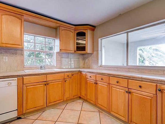 5th image of 4750 SW 42nd Ter