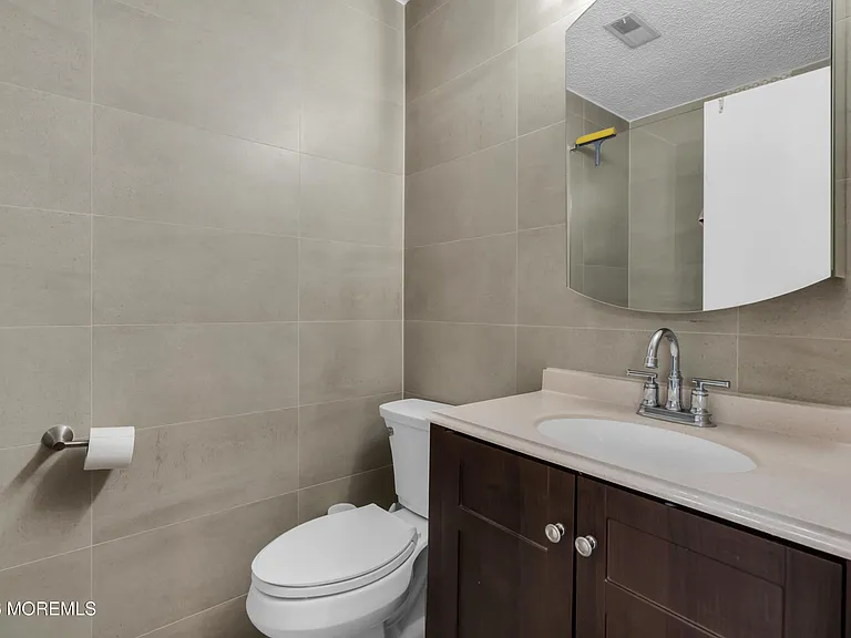 492 Bayberry Ct — Photo 31