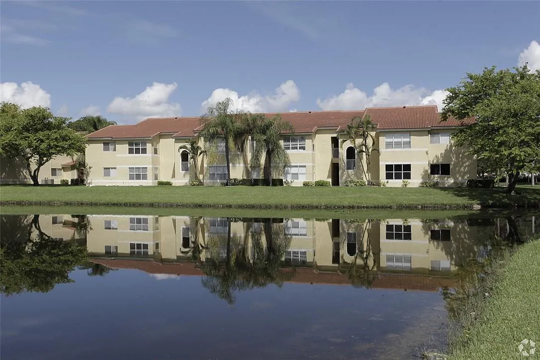 2 bed, 2.0 bath, 1065 sqft, $2,125 — Photo 3