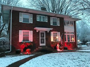 900 11th St, Charleston, IL 61920