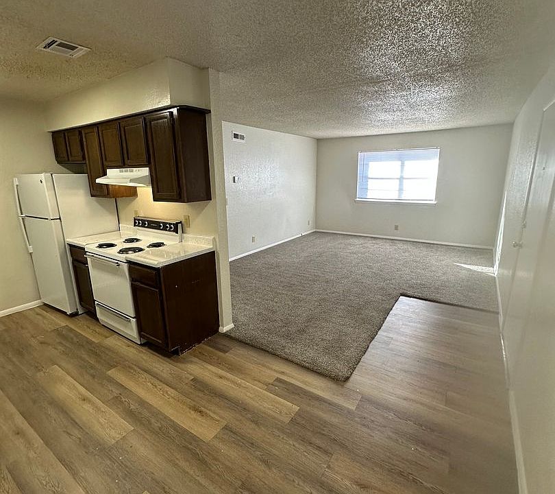 1st image of 1700 SE Barlow Dr APT 76