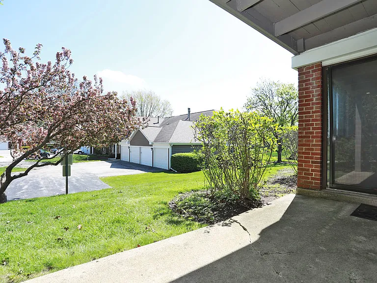 Burr Oak Ln — Photo 20