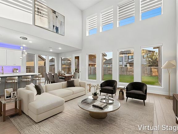 3rd image of 4823 Parkgate Ave